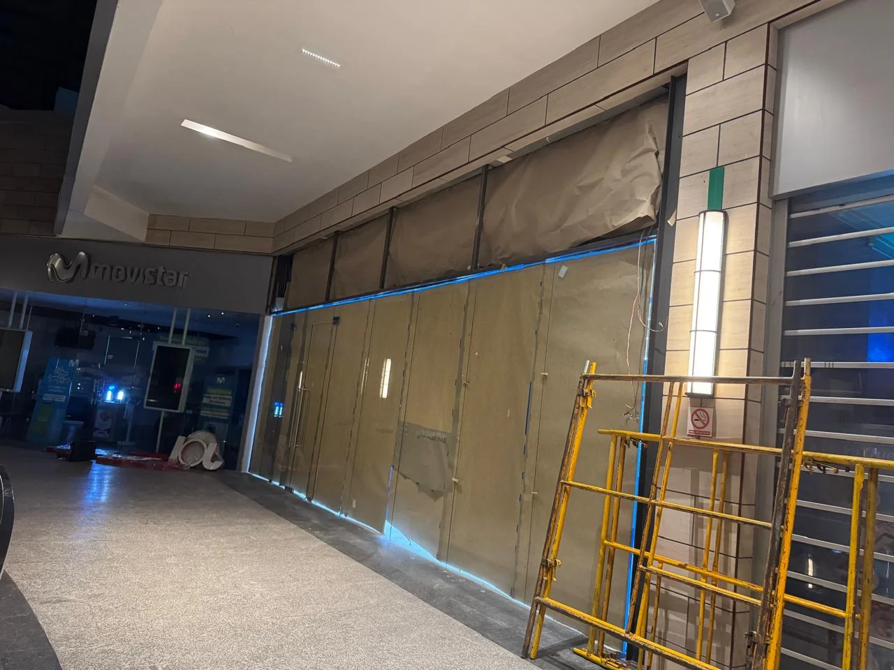 Trabajos interiores en adecuación comercial reciente